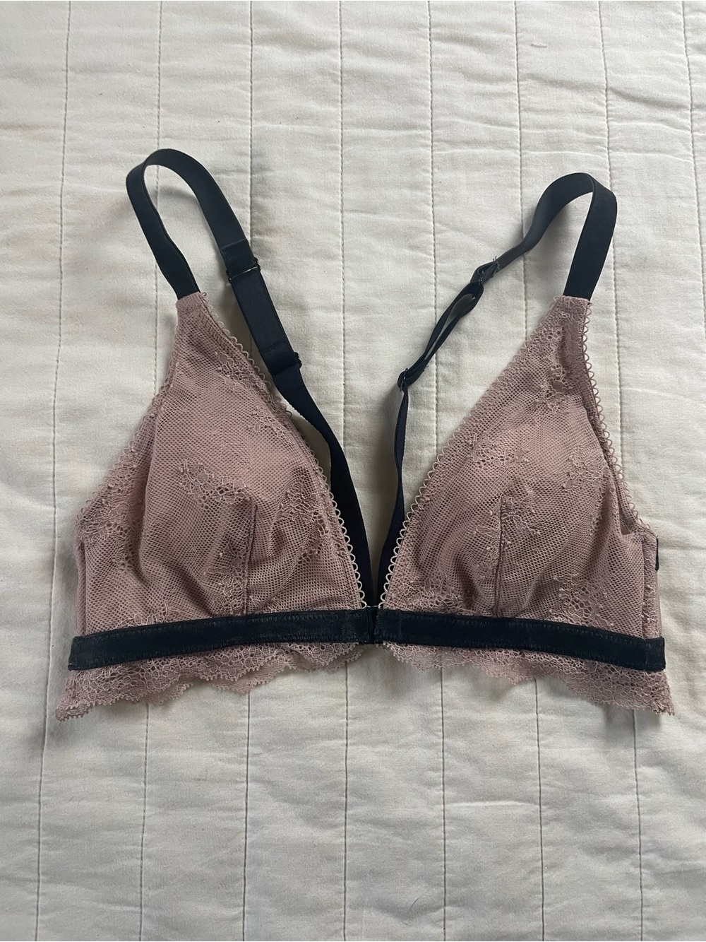 Victoria’s Secret Lace With Velvet Trim Bralette Small